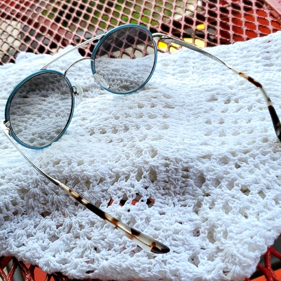 💥SOLD💥Prada Sunglasses🔥Huge Bundle Sale🔥 - Picture 7 of 13